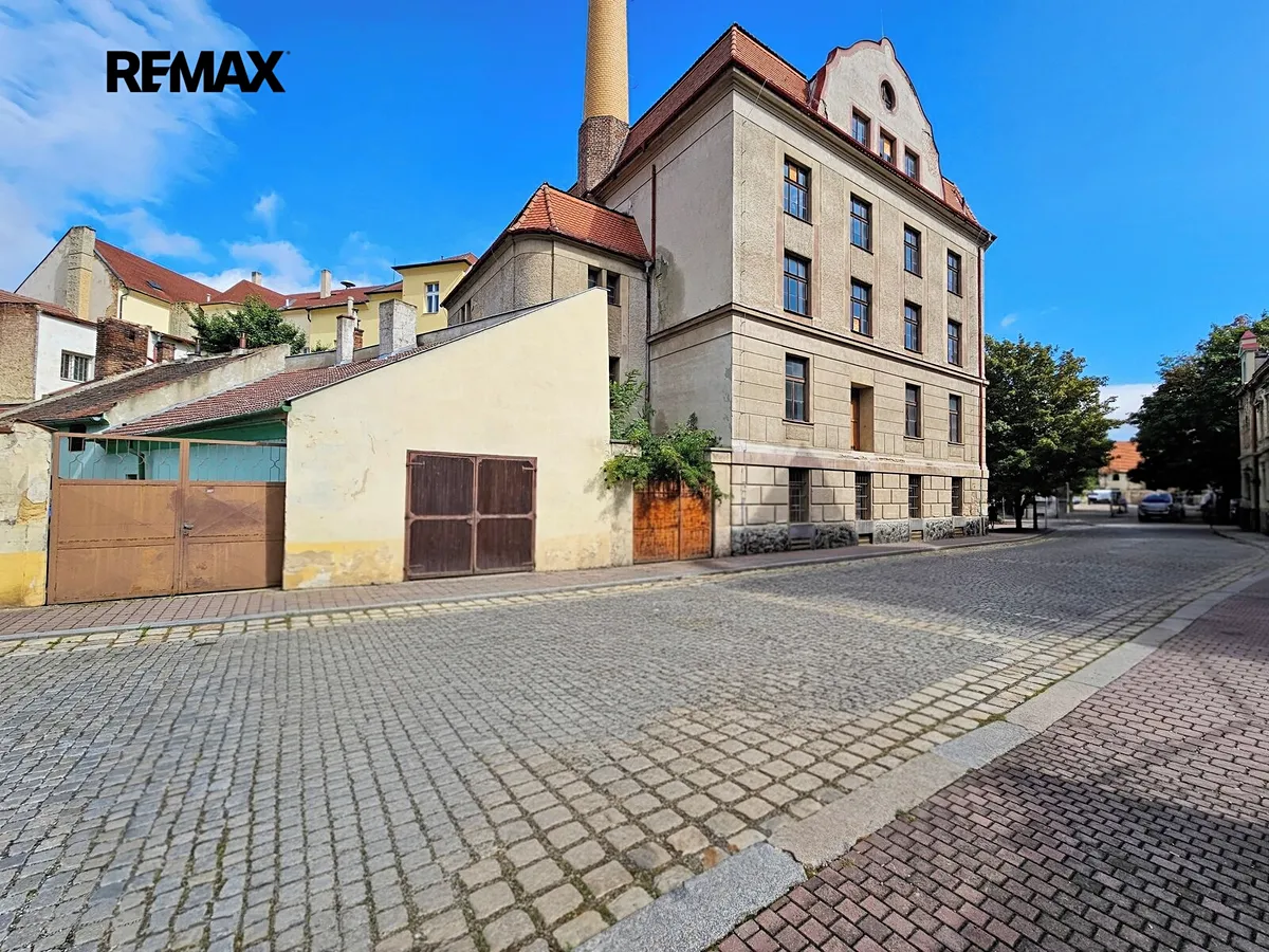 Prodej skladového prostoru 2000 m²